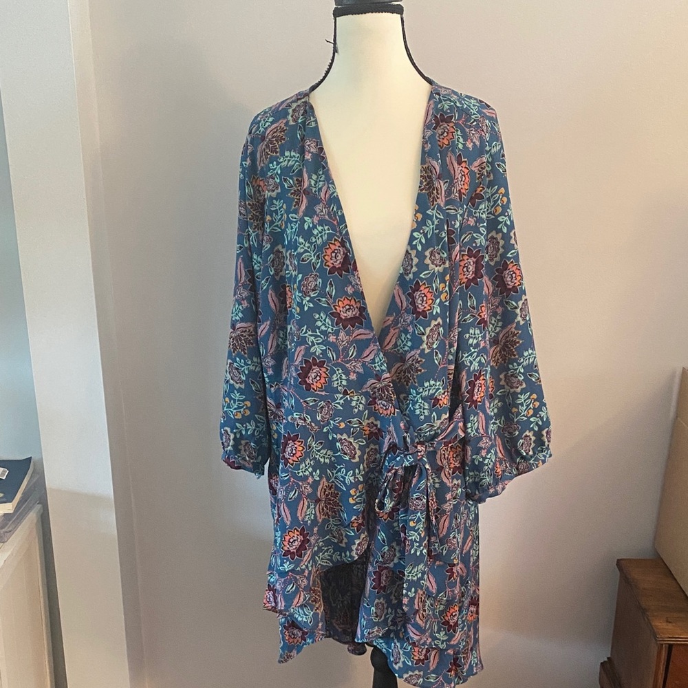 Torrid open front tie hi-low top size 3. Perfect condition